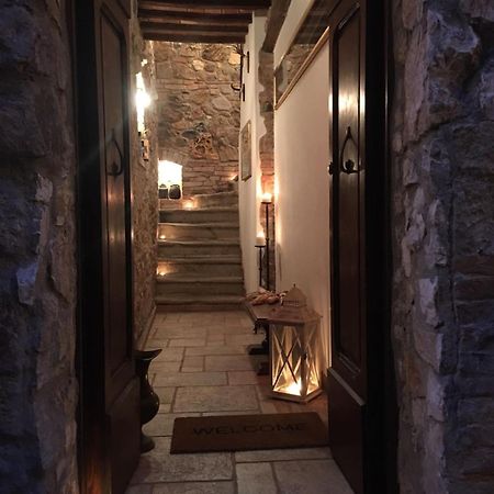 Apartamento La Divina Dimora Il Castello Degli Spiriti Magni Montepescali Exterior foto