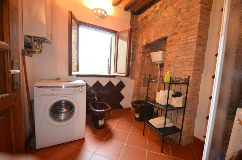 Apartamento La Divina Dimora Il Castello Degli Spiriti Magni Montepescali Habitación foto