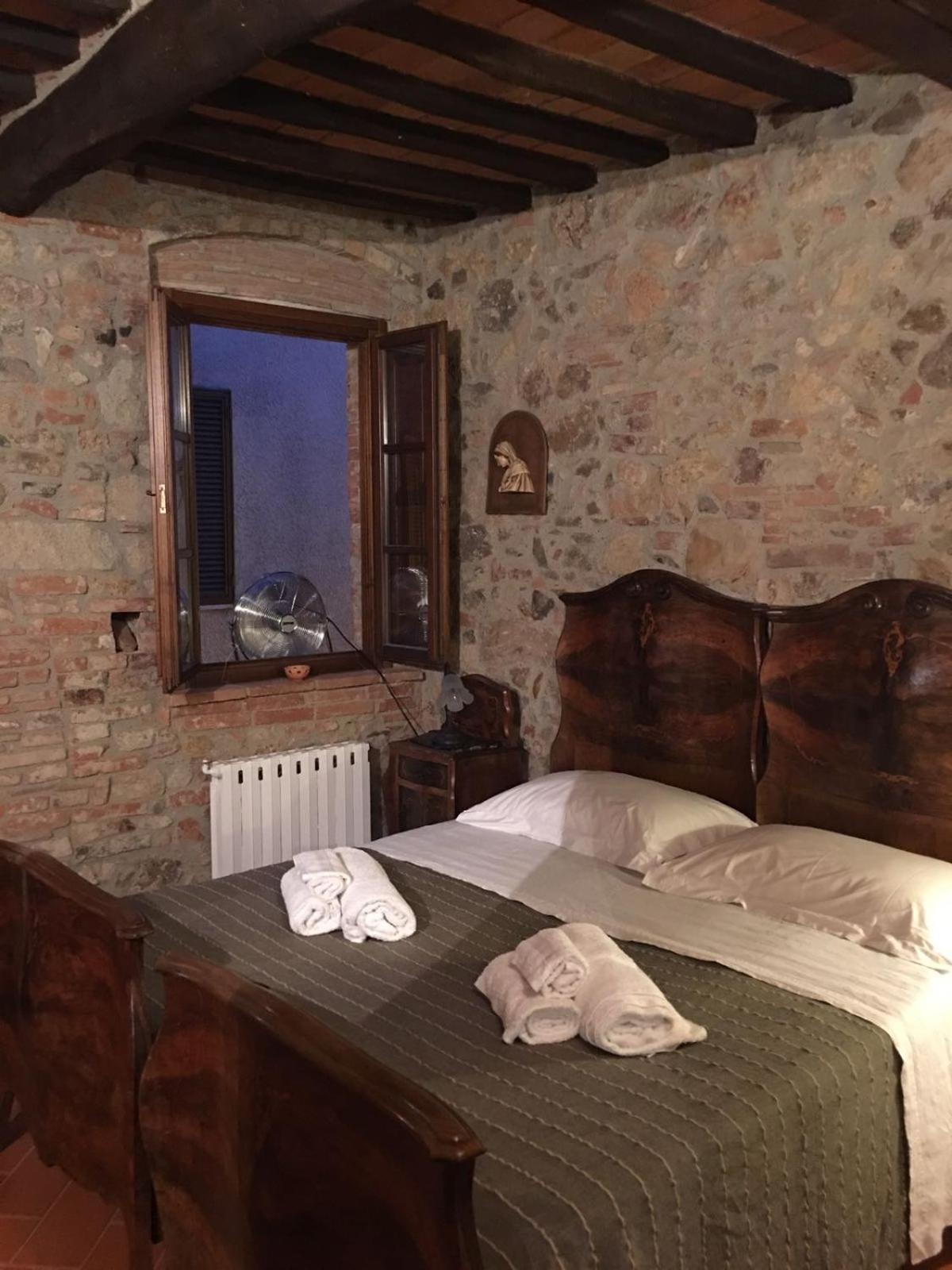 Apartamento La Divina Dimora Il Castello Degli Spiriti Magni Montepescali Exterior foto