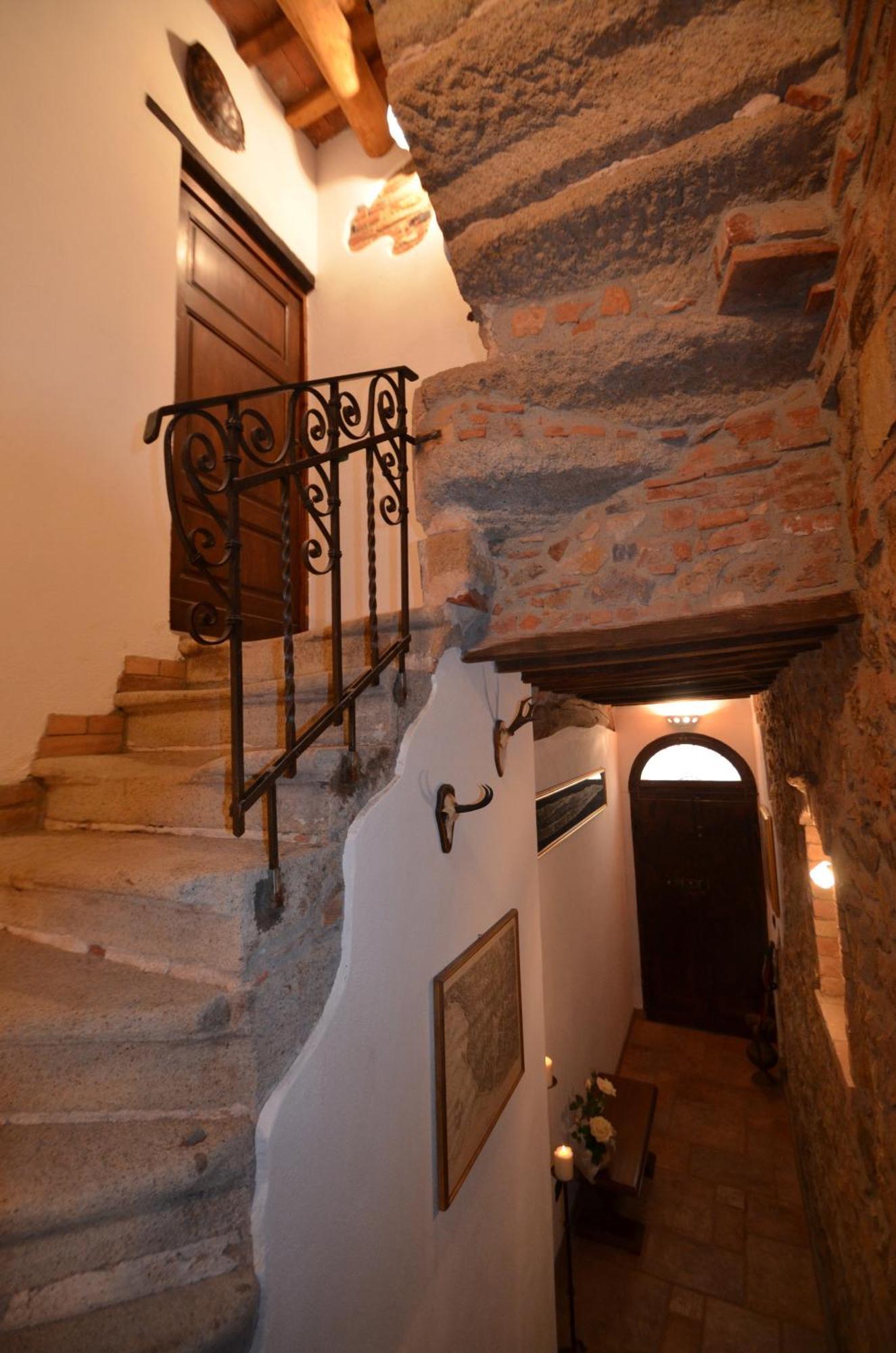 Apartamento La Divina Dimora Il Castello Degli Spiriti Magni Montepescali Habitación foto