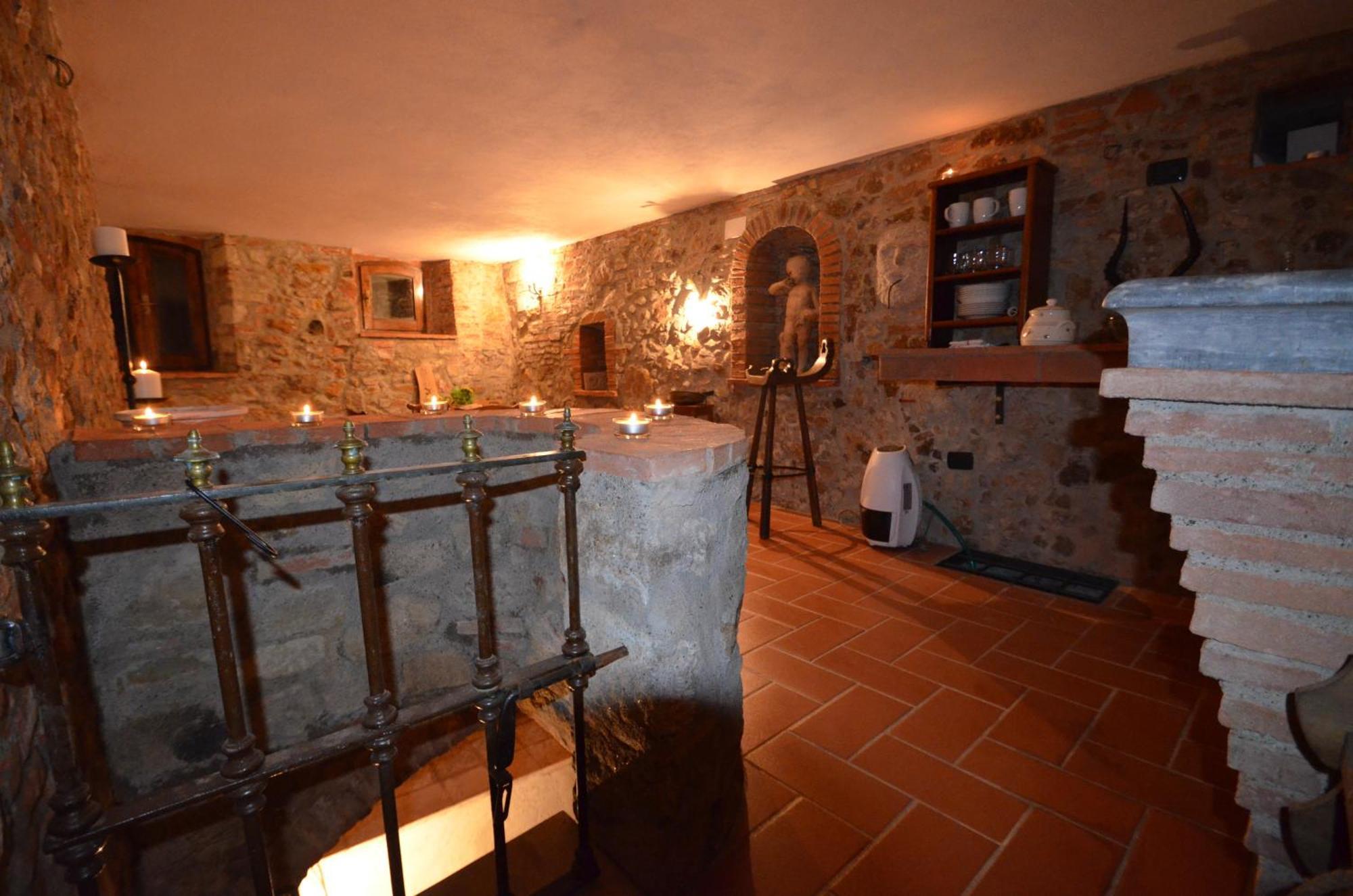 Apartamento La Divina Dimora Il Castello Degli Spiriti Magni Montepescali Habitación foto